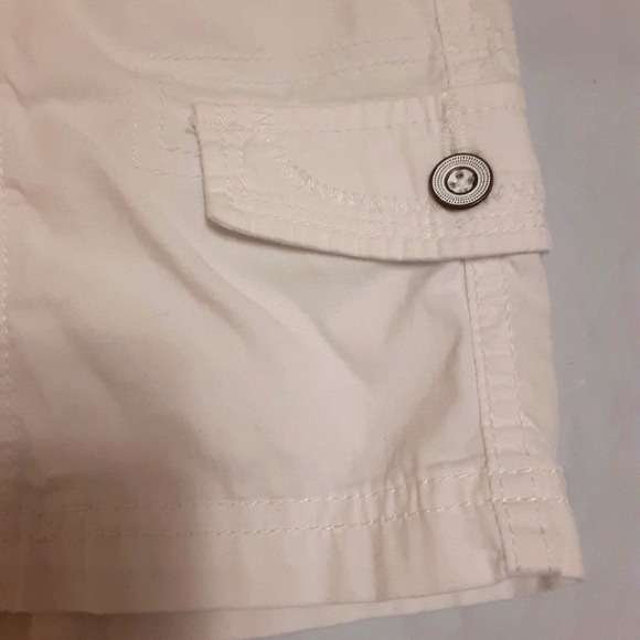 Womens cargo shorts. - Picture 2 of 9